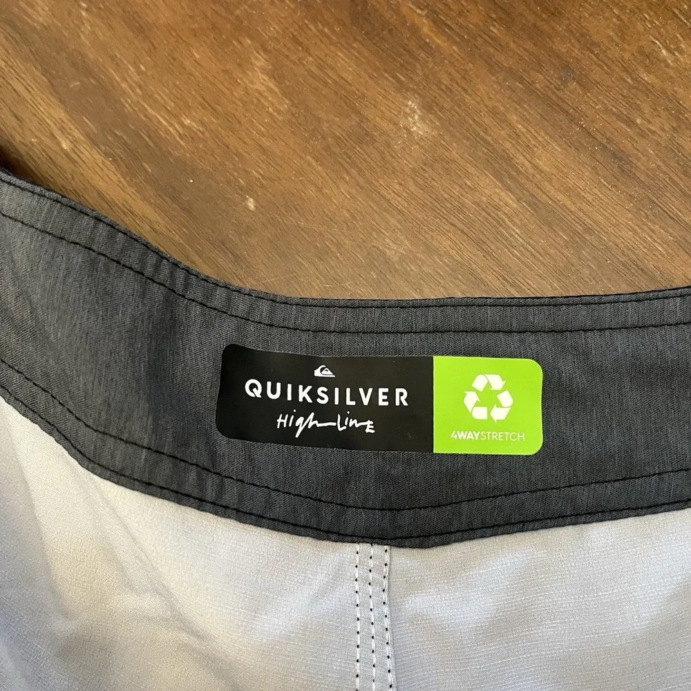 Quicksilver High Line Men's Size 40 Board Shorts Red 4-Way Stretch Floral